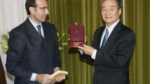 Gonfalone a Harry Wu, testimone ''dell’orrore cinese''
