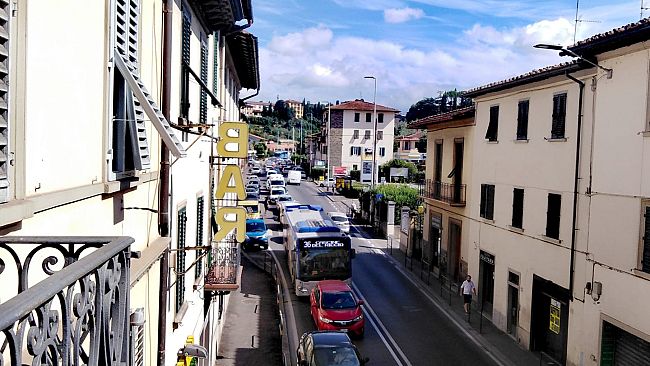 Galluzzo, traffico in tilt per il guasto a un camion