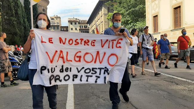 Lavoro, le foto della manifestazione in piazza Santa Croce