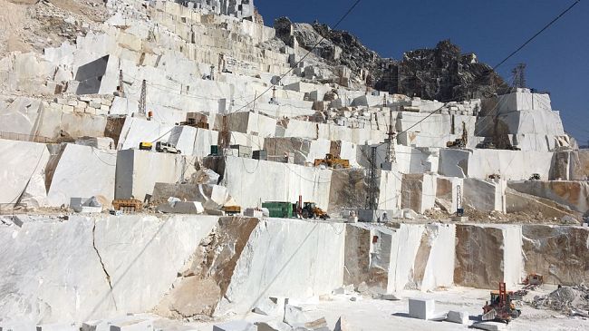 Cave di marmo in Toscana: aumentano i morti, più attenzione a formazione e ambiente