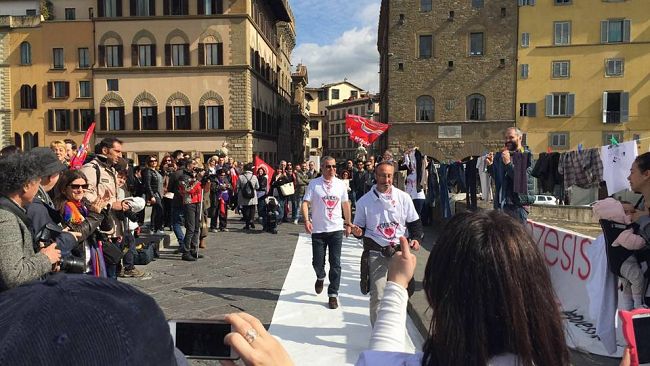 Firenze: sciopero e manifestazione dei lavoratori della Guess in centro