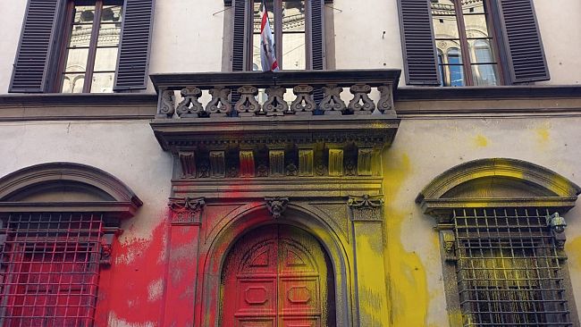 Atto vandalico alla Regione Toscana: imbrattato il palazzo del Pegaso
