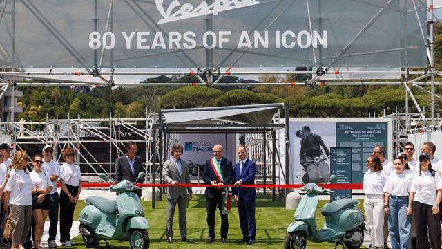 Roma: iniziate le celebrazioni per gli 80 anni della mitica Vespa