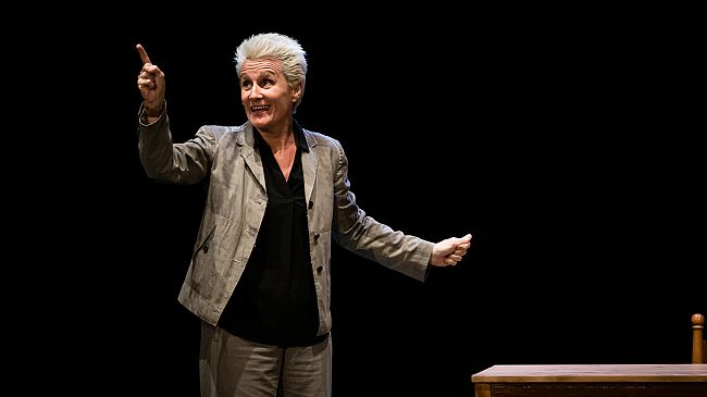 Teatro di Rifredi: Antonella Questa racconta la società italiana