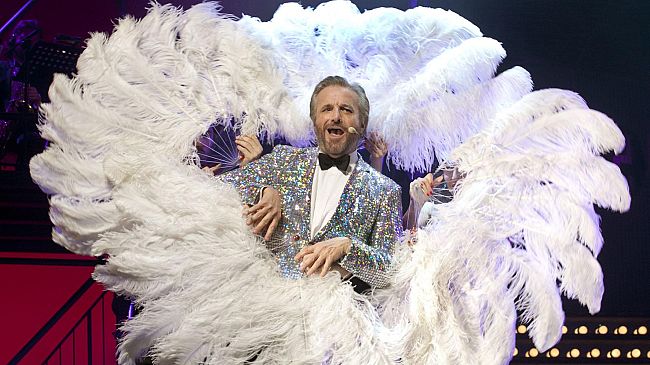 Lo spettacolo di Christian De Sica al Teatro Politeama Pratese