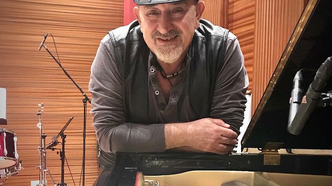 Per Ghigo Renzulli un nuovo disco solista