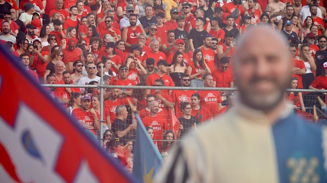 Calcio Storico: Bianchi - Rossi con l'incognita temporale
