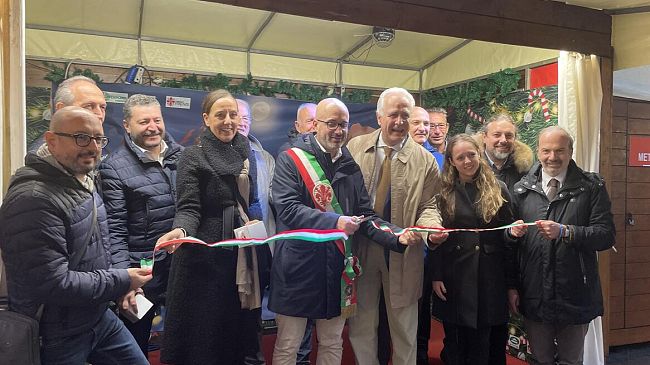 Inaugurato il Mercato di Natale 2022 in piazza Santa Croce