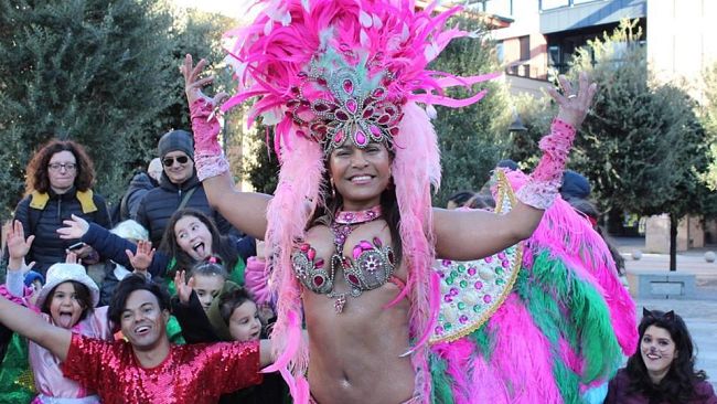 Domenica Novoli si tinge dei colori del Carnevale di pace