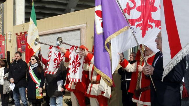 Commemorati i cinque martiri fucilati dai fascisti allo stadio nel ’44