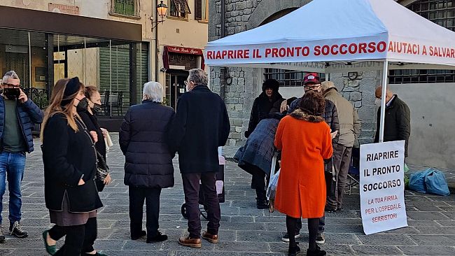 Pronto Soccorso Serristori, in fila per chiedere la riapertura