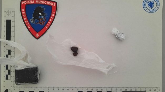 Rifredi: nel camper un uomo che dorme e la droga