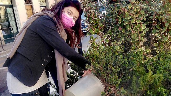 Galluzzo, i commercianti aiutano il Comune a curare la nuova fioriera