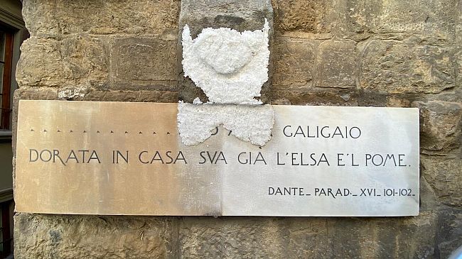 Firenze: 33 targhe dantesche, tutte restaurate