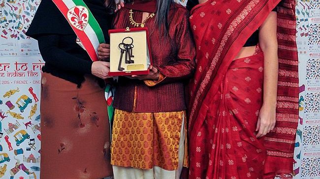 Cinema: Deepa Mehta riceve chiavi della città di Firenze