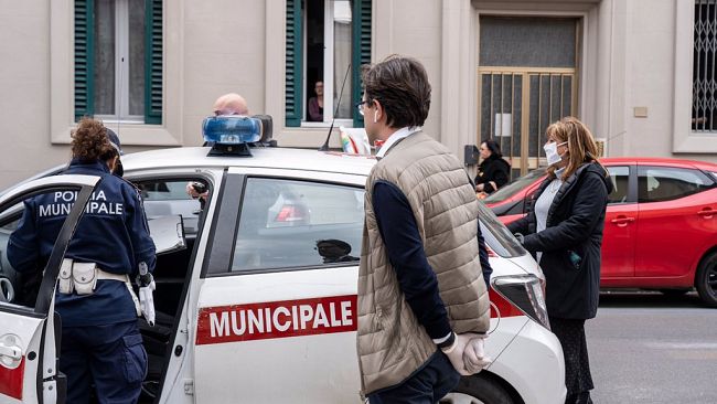 Coronavirus: le prime foto di Nardella dopo la quarantena