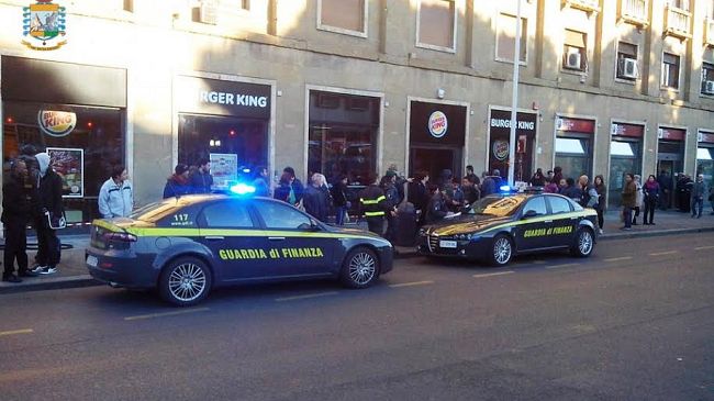 Santa Maria Novella, principio di incendio evacuato Burger King