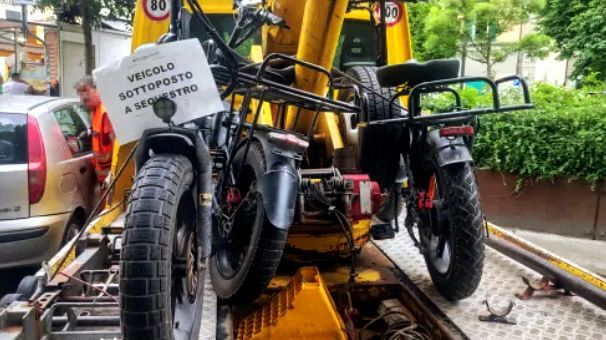 Firenze: 4 e-bike irregolari sequestrate dalla Polizia municipale