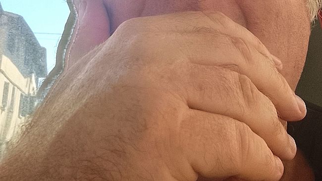 Perché gli sbadigli sono contagiosi