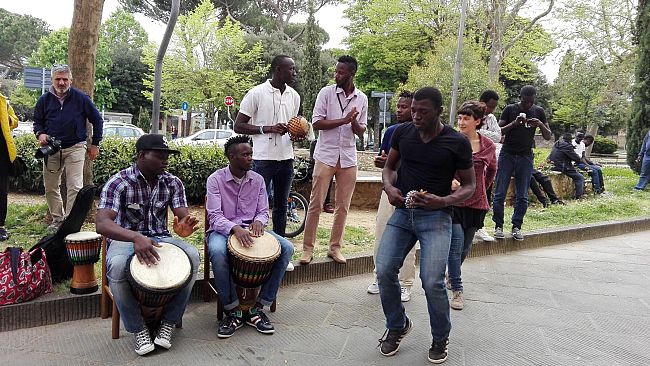 Migranti: un braccialetto elettronico sanitario