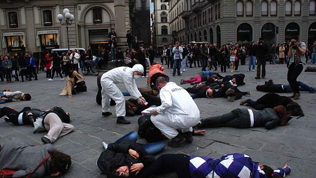 Greenpeace: oggi a Firenze un flashmob
