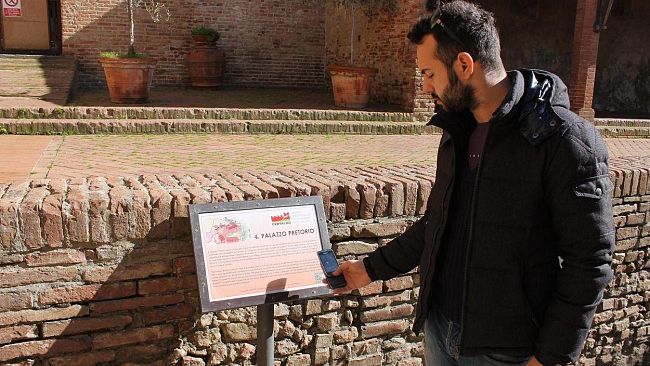 Guida gratis su smartphone a Certaldo Alto