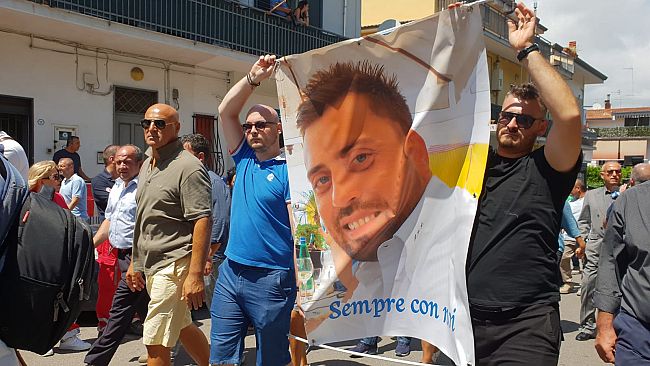 Funerale carabiniere ucciso: Palazzo Vecchio, bandiere a mezz'asta e lutto al Gonfalone