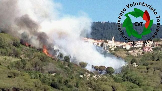 Incendi: brucia il bosco a Campagnatico e a Montale