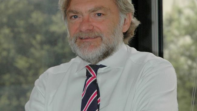 Prende 2 cornetti e 1 brioche da asporto: nome segnato su un registro