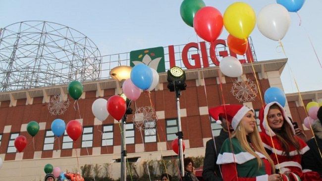 Nonostante la crisi, il rito del regalo di Natale resiste