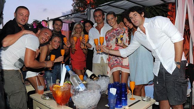 Gilardino festeggia i 29 anni al Twiga e per restare in viola chiede chiarezza