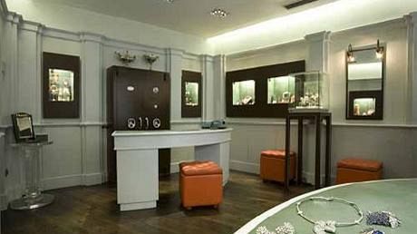 Spaccata in gioielleria a Firenze