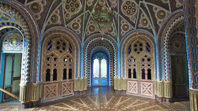 Vandali a Sammezzano: telecamere danneggiate, tentano di entrare al castello