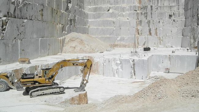 Cave, lavoratori senza stipendio a causa della chiusura