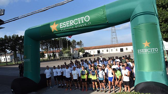 Militari e civili insieme per lo sport e l'interazione sociale