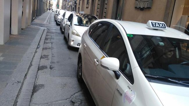 Taxi e Ncc strozzati dal Covid chiedono aiuto a Comune e Regione