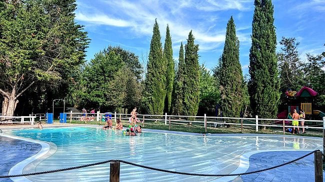 La riapertura della piscina Pavoniere