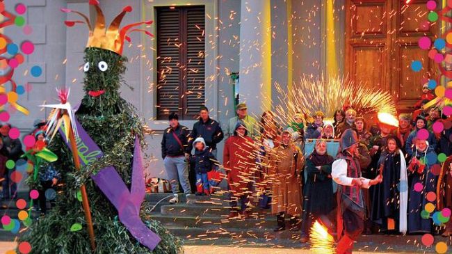 Viareggio: i premi Burlamacco e Ondina d'oro a Marcorè e Luxuria