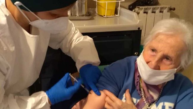 Medici di famiglia: 18 vaccini a settimana per gli over 80