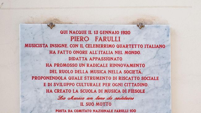 Una targa sulla casa natale di Piero Farulli