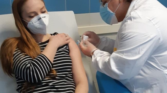 Vaccini: dal 12 giugno prenota anche chi è nato nel 2005