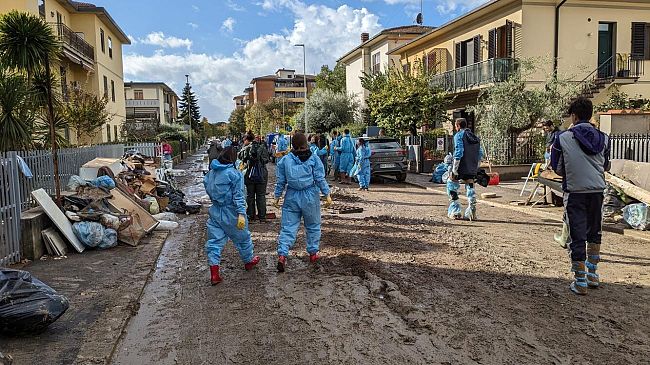 Raccolta di generi di prima necessità per le popolazioni alluvionate