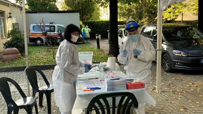 Più tamponi in Toscana, nuove misure anti Covid