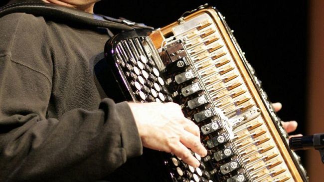 Richard Galliano e Michel Portal a Borgo di Filetto, Villafranca Lunigiana (MS) mercoledì 28 luglio alle ore 21.30 per <I>Lunatica 2004</I>