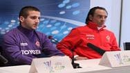 Calcio, Fiorentina: Prandelli e Gamberini presentano la sfida con l'Ajax