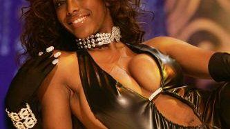 Ainett Stevens sabato 26 maggio al decimo compleanno del centro commerciale I Gigli