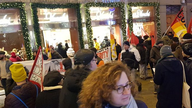 Cannabis: presidio davanti a Venchi