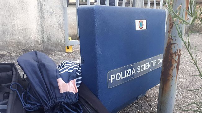 Isolotto, uomo armato di pistola: strade chiuse