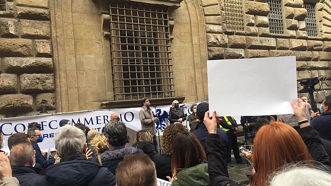 Confcommercio, la carica dei Mille a Firenze: quando la riapertura?