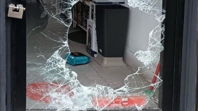 Prosegue l'incubo delle spaccate a Firenze: le foto